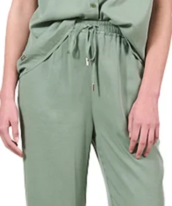 Chloe Sleeveless Blouse - Women's