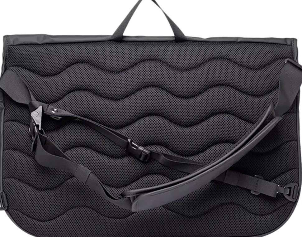 Stream Messenger Bag 15L