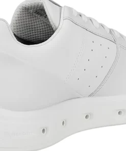Street 720 Retro Sneaker - Women's