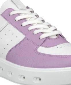 Street 720 Retro Sneaker - Women's