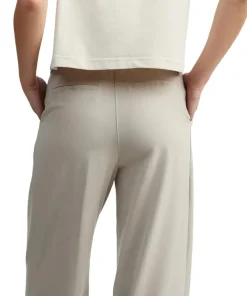 The Signature Cropped T-Shirt - Women's